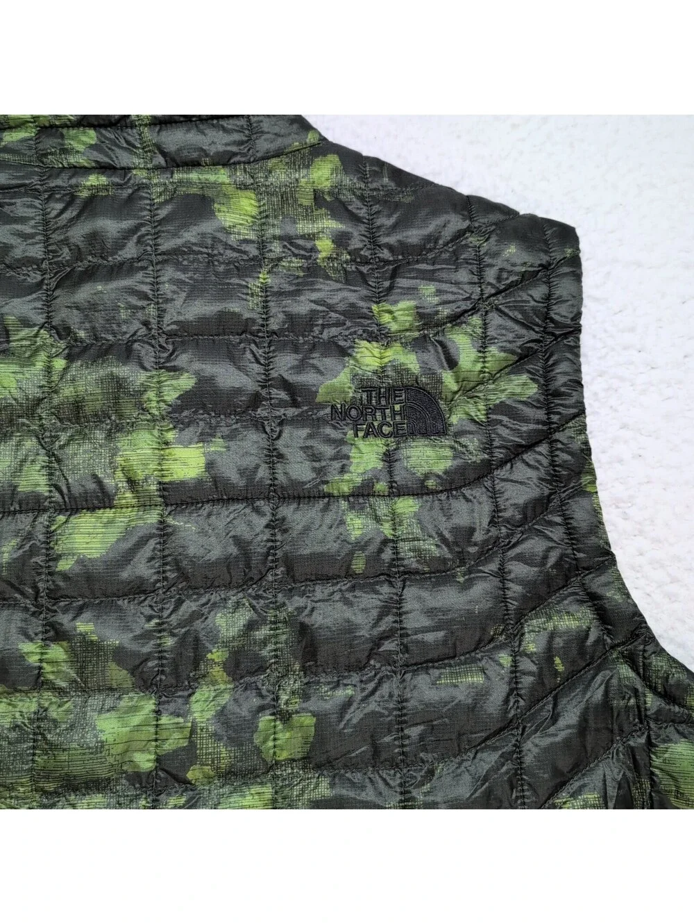 The North Face Camo ThermoBall Insulated Vest Men's Small Green Full Zip